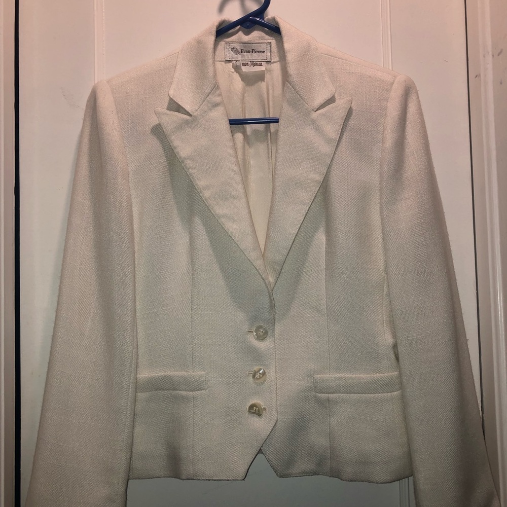 White small Evan Picone Nieman Marcus blazer